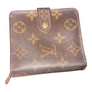 Authentic Louis Vuitton Wallet (Signs of wear shown in pictures & video)